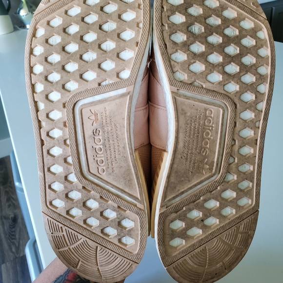 Womens Adidas NMD_R1. SIZE 9.5 - Picture 3 of 4
